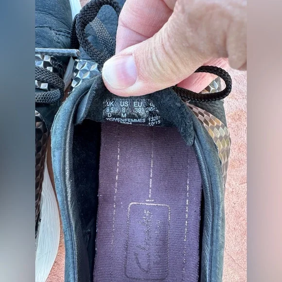 Clarks| Artisan Black Suede Tennis Shoes | Size 8 | Good pre-worn condition! - Picture 7 of 9